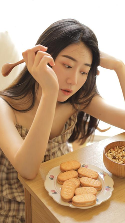 一边吃一边摸应用主界面展示